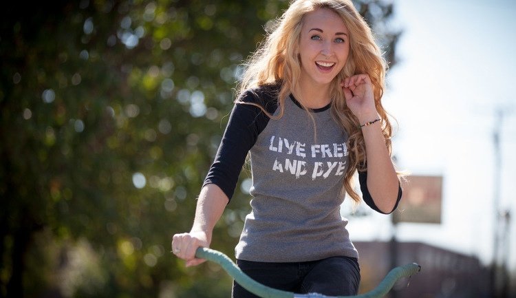 T-shirts kvinnor trycker idéer coola teckensnitt