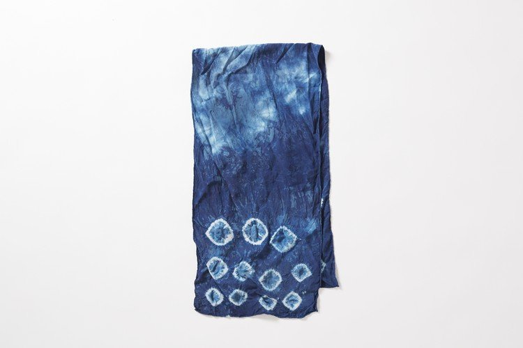 Textilier som färgar kumo-shibori-teknik-halsduk-mönster-gör-dig-själv