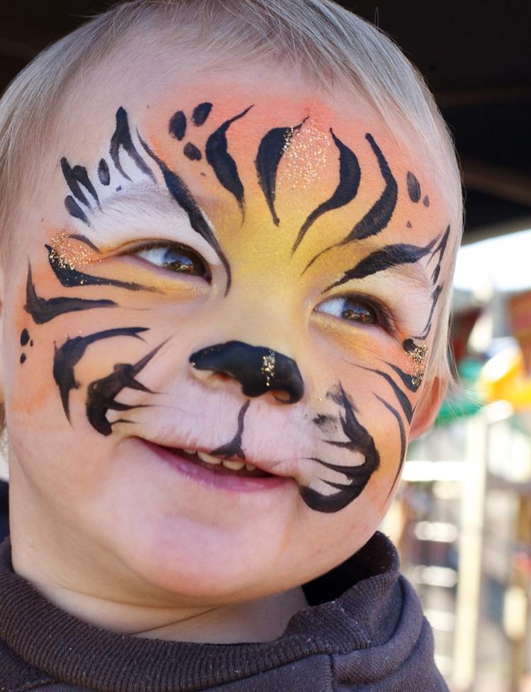 baby som tiger ansiktsmålning Mardi Gras Carnival