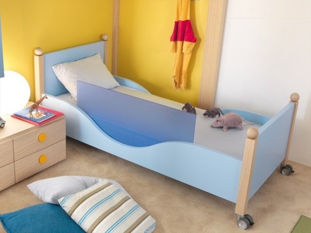 Inredning-barnsäng med böjda kanter-trä säng-design PISOLO-dearkids