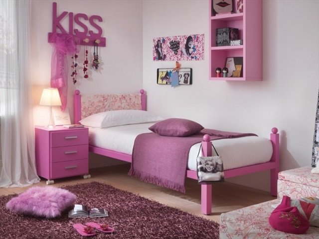 Massivt trä säng-rosa tjejerum inredning dearkids kiderbetten