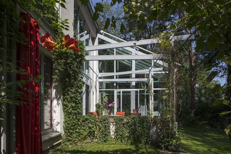 Terrass sekretess skärmar gjorda av glas trädgård design idéer