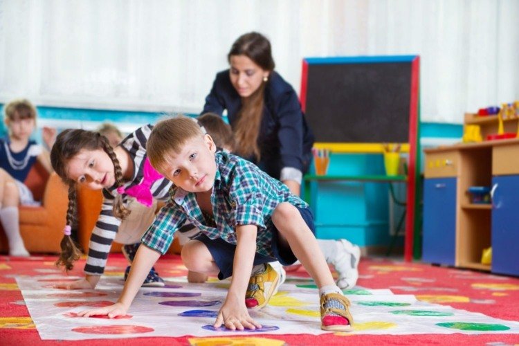 Twister är ett perfekt festspel för både barn och vuxna