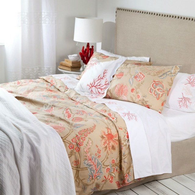 sängkläder-sovrum-tips-kudde-överkast-färg-samordnande