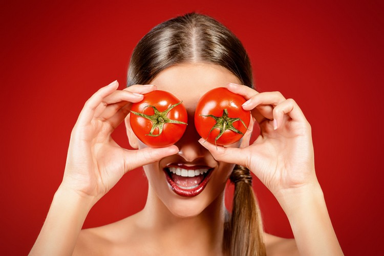 Tomat ansiktsmask recept tips för mörka ringar