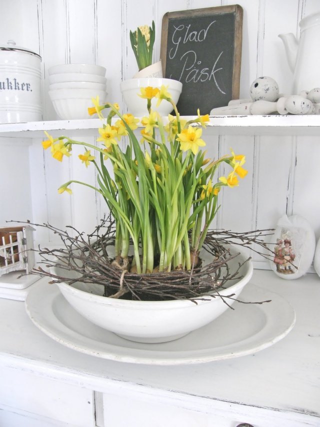 Påsklilja blomsterarrangemang vård dekoration-skänk vintage-vit