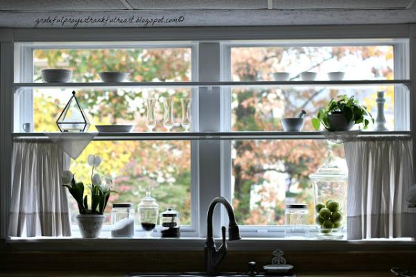 Tips idéer köksfönster kryddstativ fönsterfat