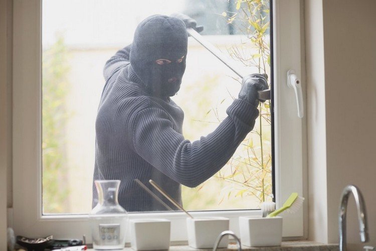 tips-inbrottstjuv-skydd-fönster-tjuv-mask-inbrott
