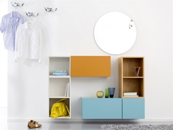 modern möbelhall ljusblå orange rund spegel