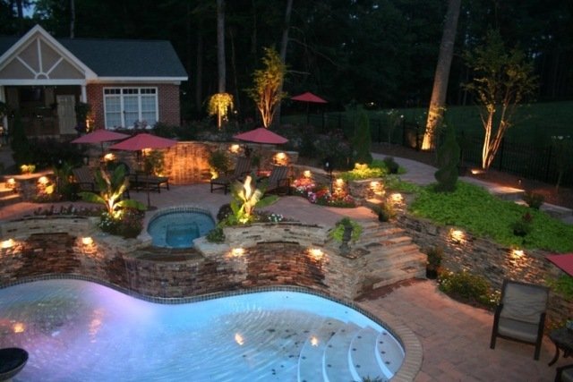 trädgård belysning idéer hus pool infällda lampor