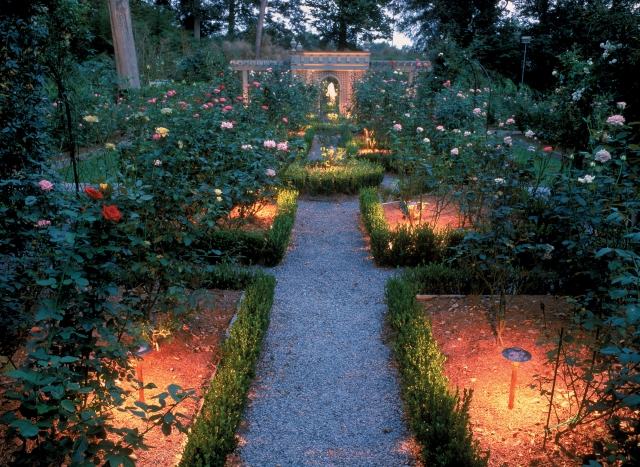belysning trädgårds pollare tänder rabatter rosor