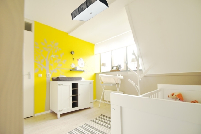 gul-vägg-målning-baby-rum-glada-ljusa-design-rum-idéer