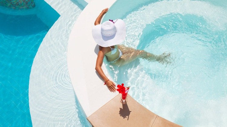tips-pool-underhåll-klart-vatten-semester-lång frånvaro