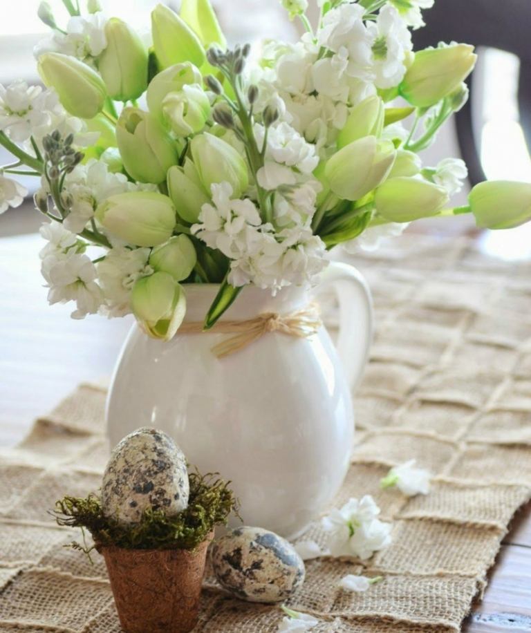 bordsskydd säckväv väva idé rustik påsk dekoration fågelägg tulpaner