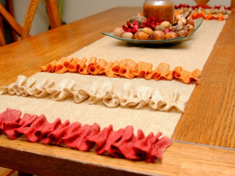 bordsduk säckväv idé rueschen orange röd romantisk designinspiration sy