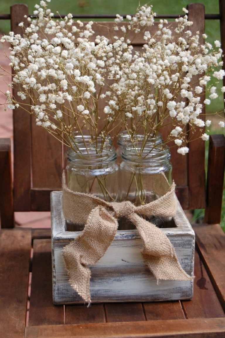 bordsskydd med burlap loop idé vita blommor murade burkar låda trä