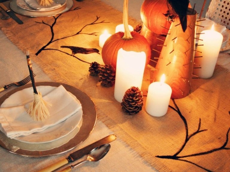 bordsskiva säckväv halloween höst romantiska tallkottar pumpa ljus