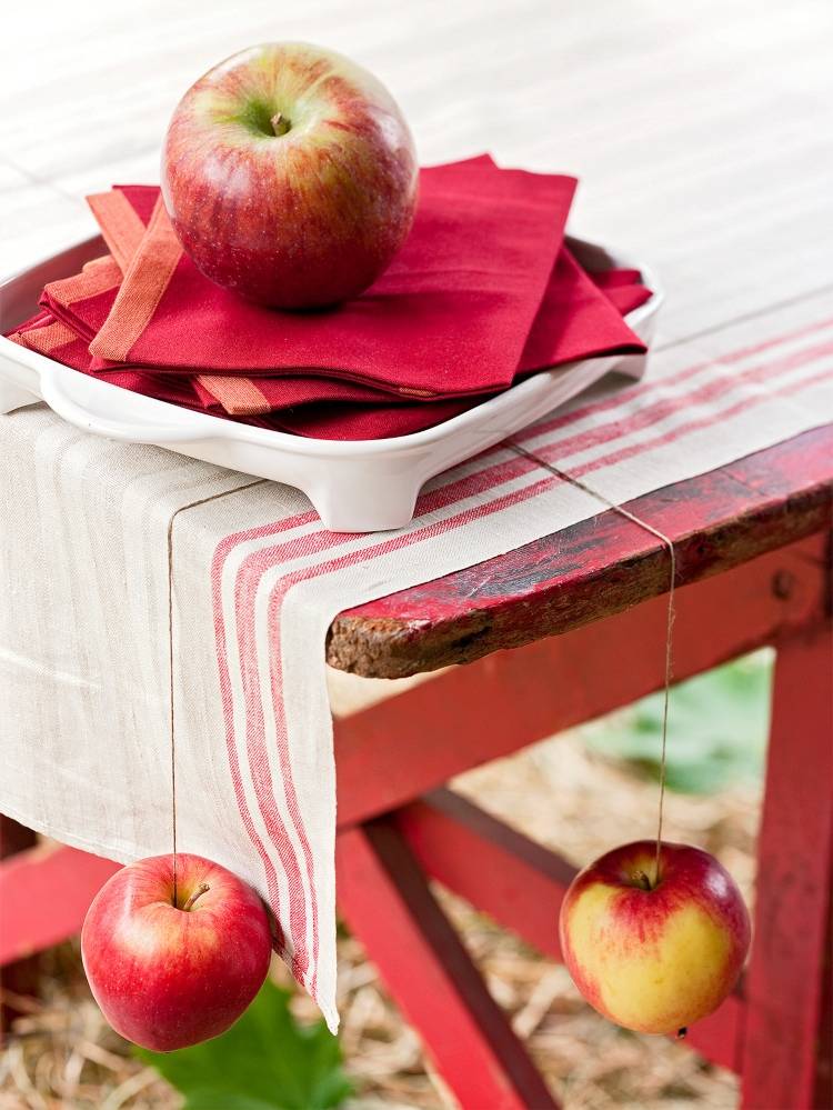 Dukvikter gjorda av naturmaterial Apple DIY idéer
