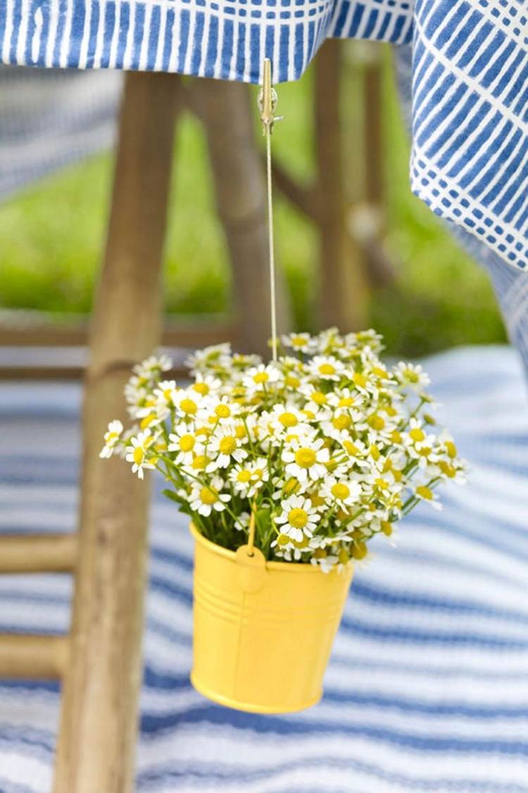 Bordsdukar från hinkar och blommor