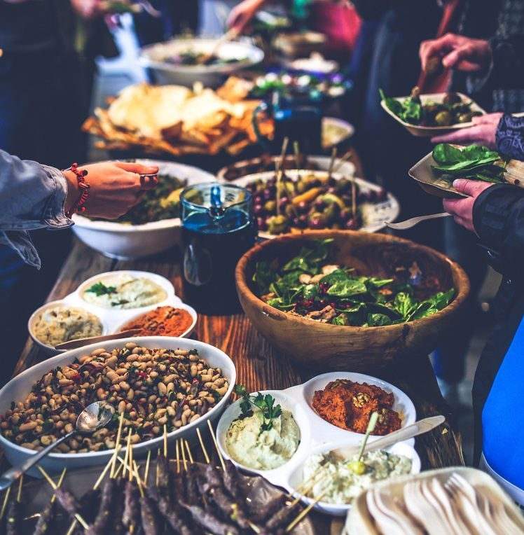 Bordsdekorationer till grillfesten trädgård-tips-idéer-sallader-buffé