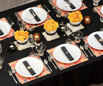bordsdekoration halloween orange rosor svart duk