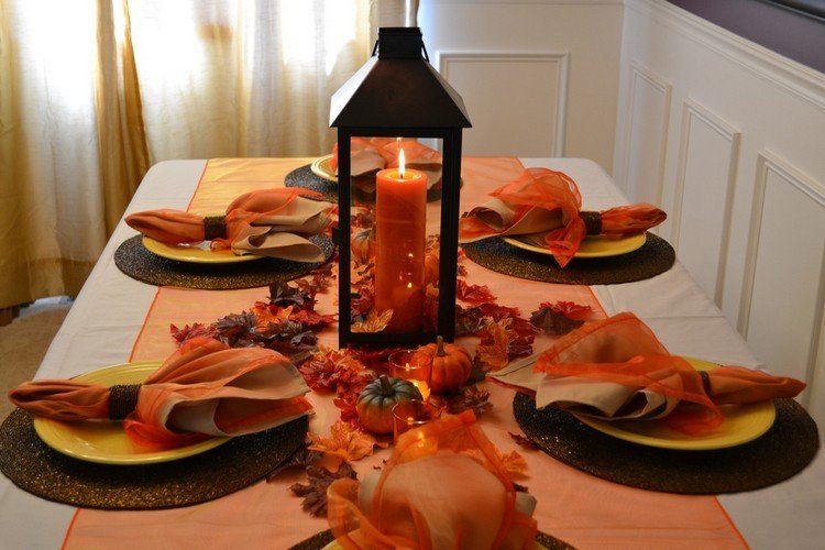 höst-bord-dekoration-orange-bordslöpare-ljus-lykta-mitten