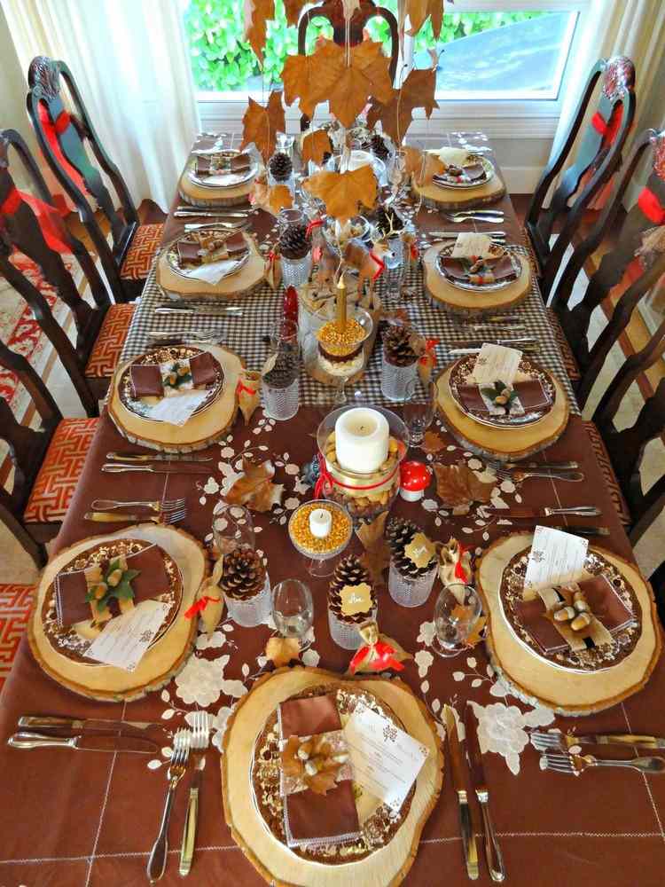 bordsdekorationer-höst-idéer-träskivor-bordsmattor-brun-bordsduk-naturmaterial