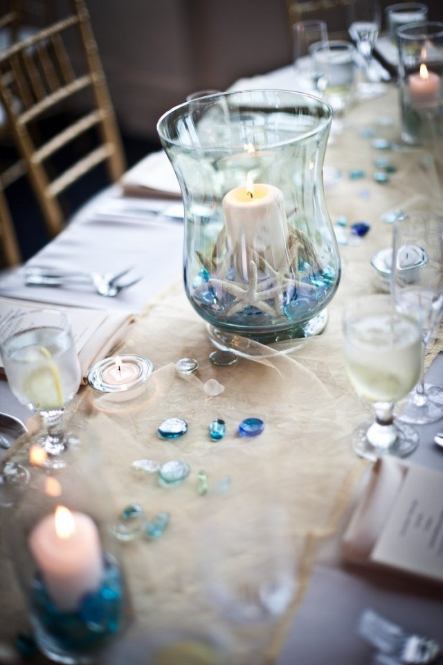 Bordsdekoration för bröllopsidéer-hav-tema-lykta-sjöstjärnor-dekorativa stenar