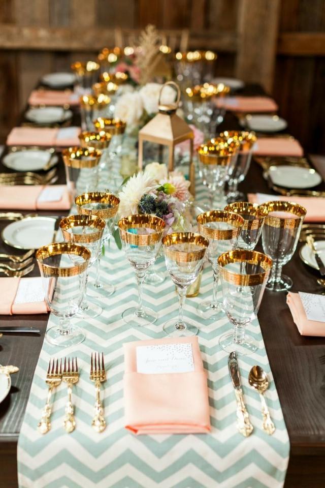 bröllop-bord-dekoration-idéer-mint-persika-guld-tema