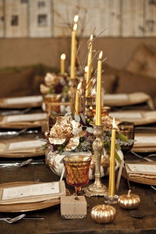 bordsdekoration-bröllop-idéer-höst-guld-toner-mini-pumpor