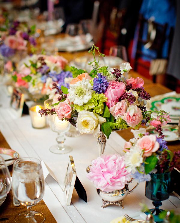 Blomsterarrangemang bord sommar bröllopsplanering