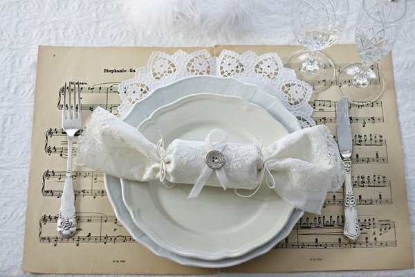 klassisk bordslöpare musikpapper dekoration
