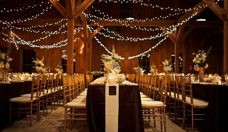 bröllop rustik fe lampor romantik bord dekoration