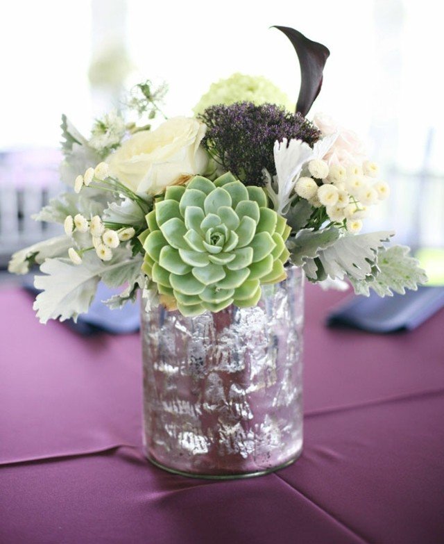 Bordskristallvas lila bordsduk gör rustik dekoration själv