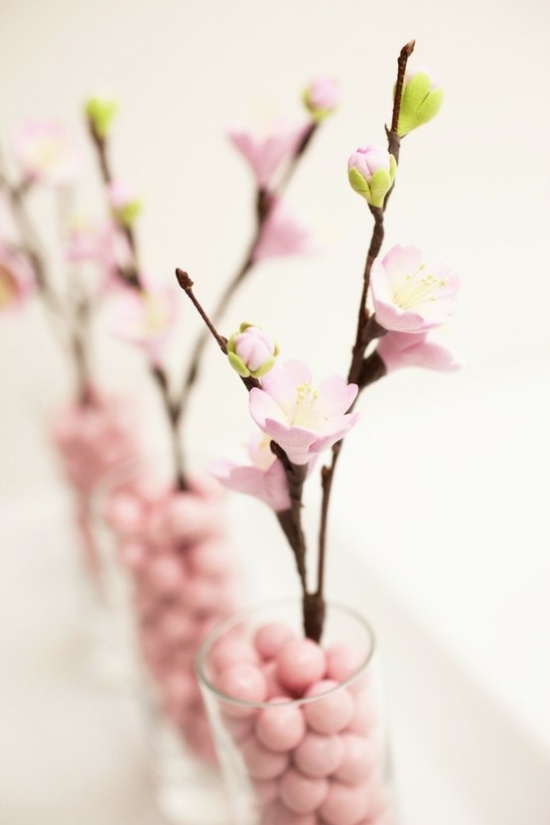 Blommande körsbärsgrenar borddekorationsidéer våren