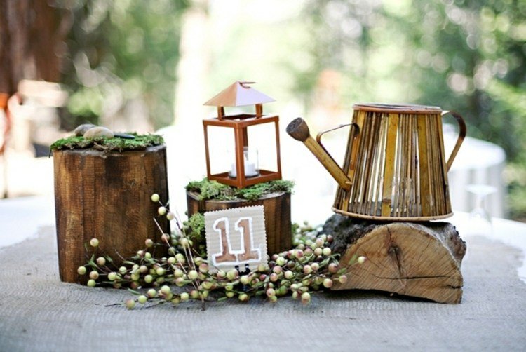 bordsdekoration-trä-träd-stammar-bord-nummer-vinter-dekor-vattenkanna-dekorativa stenar-mossa