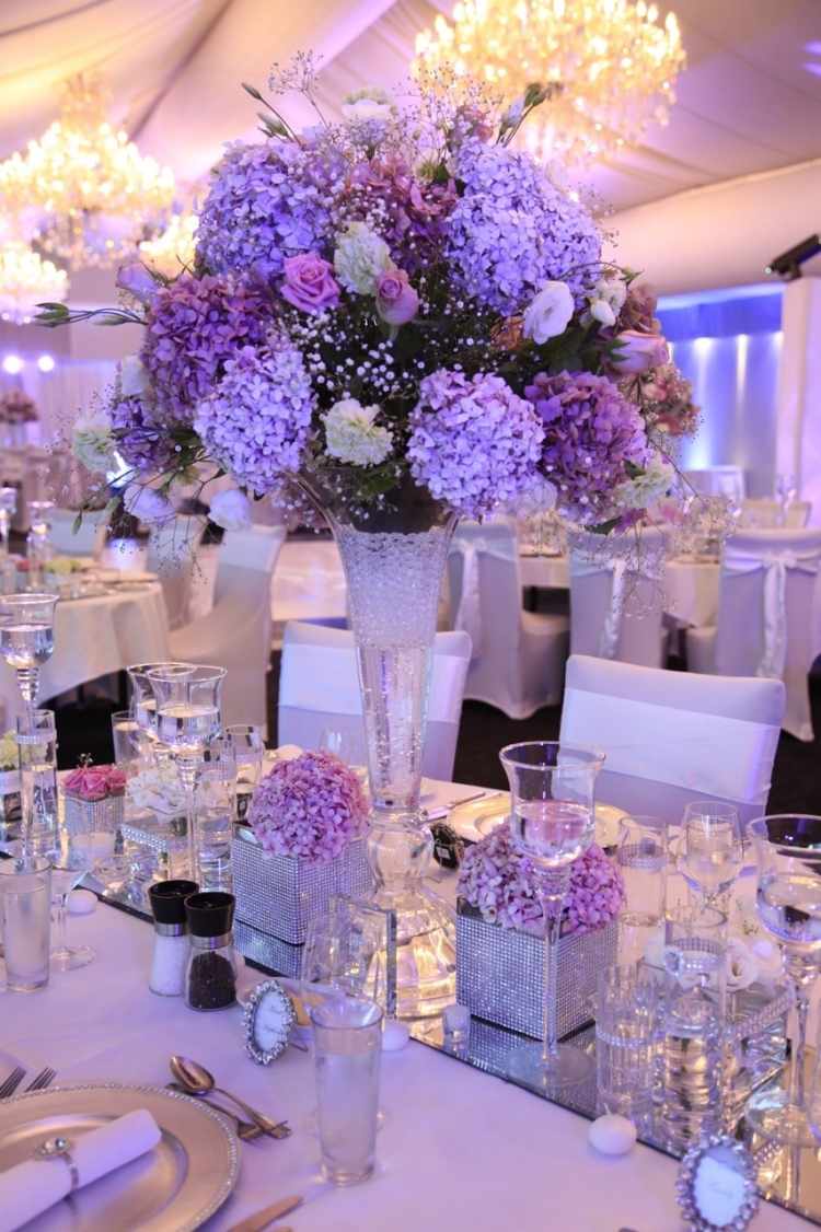 bordsdekoration-hortensia-bröllop-violett-lila-glitter-kristall-romantisk