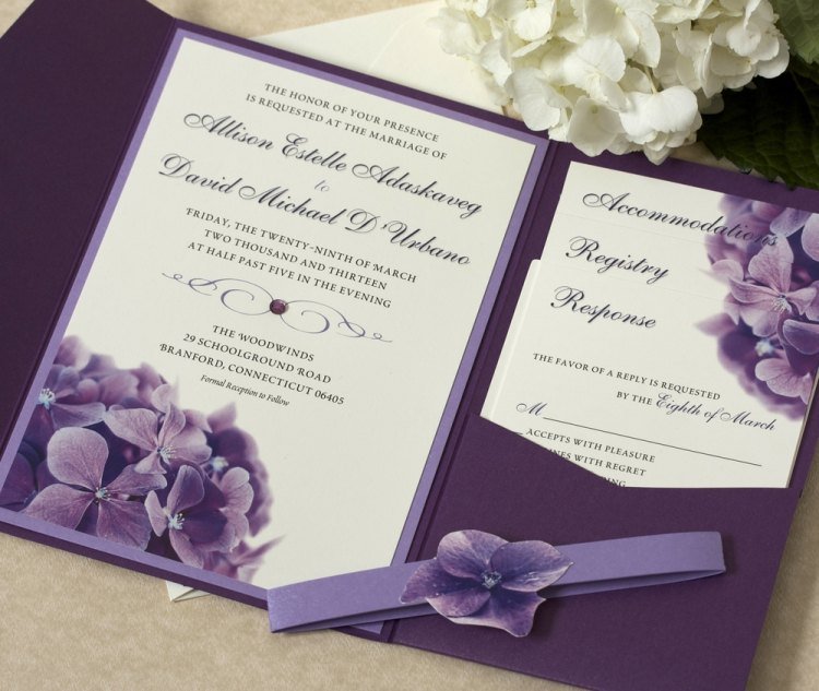 bordsdekoration-hortensia-bröllop-dekoration-inbjudningskort-design-vit-violett