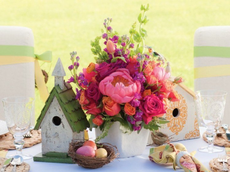 bordsdekoration för påskromantik-bukett-rosa-nyanser-fågelhus-bo