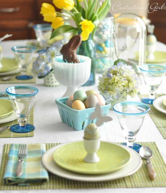 bordsdekorationer för påsktulpaner blått glas