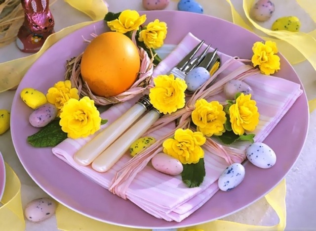 bordsdekorationer för påsk gör dig servettblommor godis