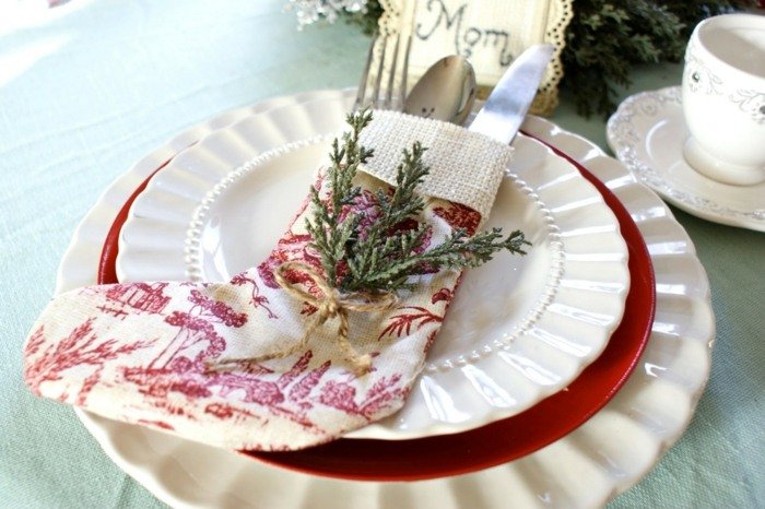 julstrumpor mönster rosa vit bordsdekoration bestick tallrik