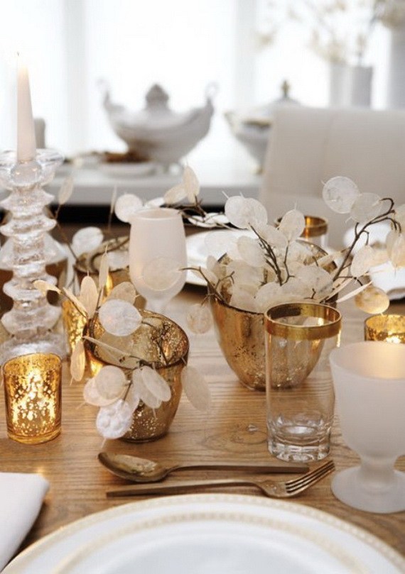 bordsdekoration idé julljushållare träbord matt glas ljusstake