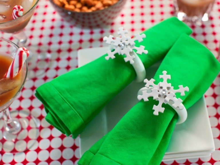 bordsdekoration för jul serivettenring vita pussel delar