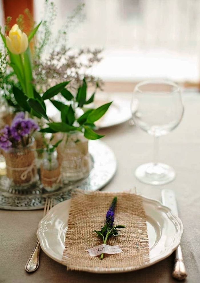 vår dekoration bröllop bord tallrik blomma linne tulpan