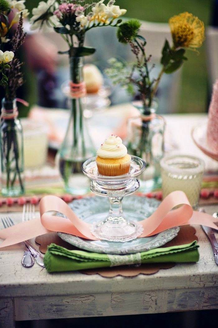 cupcake bord dekoration tallrik fina porslin vårblommor vintage