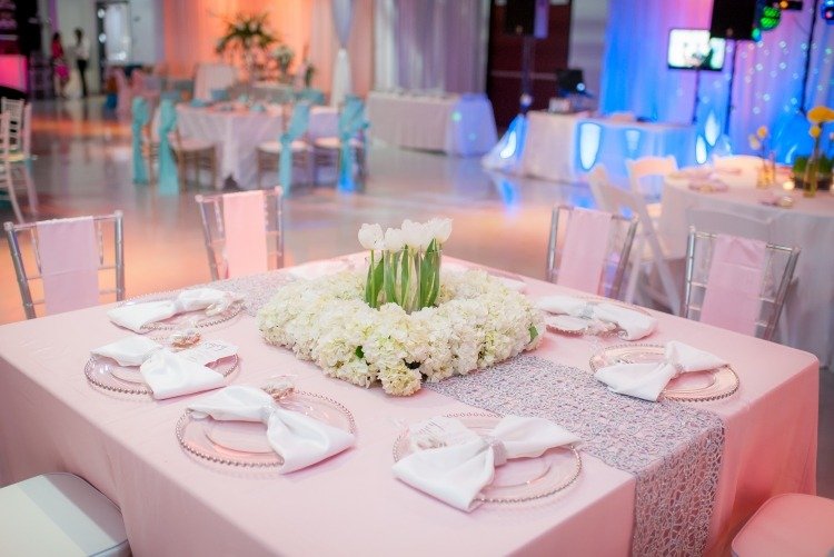 Bröllop bord dekorationer löpare spets rosa bordsduk