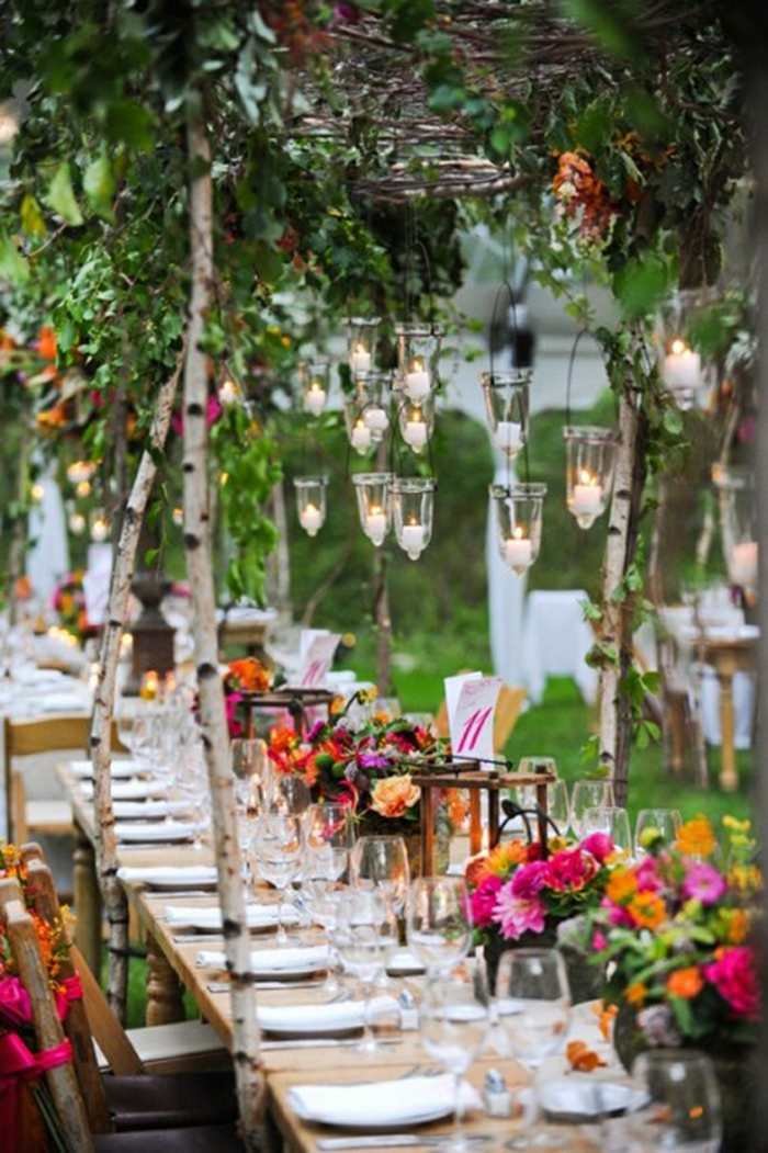 trädgård bröllop bord dekoration fiesta färgglada blommor romantiska