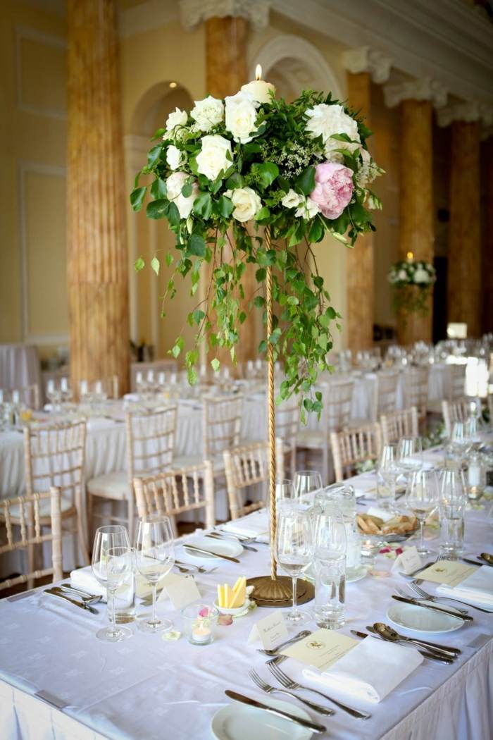 bröllop mittpunkt sommaridé rosenbusch bordsdekoration