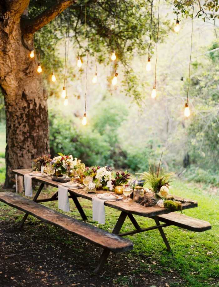 trädgård bröllop bord dekoration bänk rustikt vintage träd